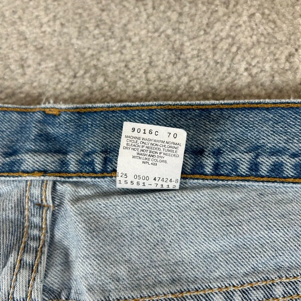 Vintage Levis 550 Relaxed Fit Jeans Mens 36x30 Light Wash Blue Tapered Leg Denim